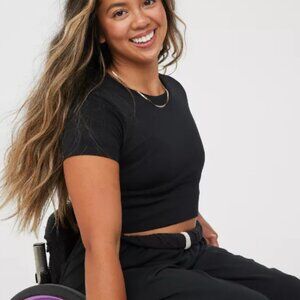 Offline By Aerie Sidewalk Seamless Cropped T-Shirt in Black